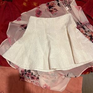 Gorgeous White Floral Embossed Sm Skirt *Brand New* Great for Formal Occasions